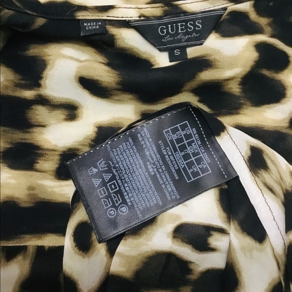 Guess leopard button down blouse small - Picture 4 of 4